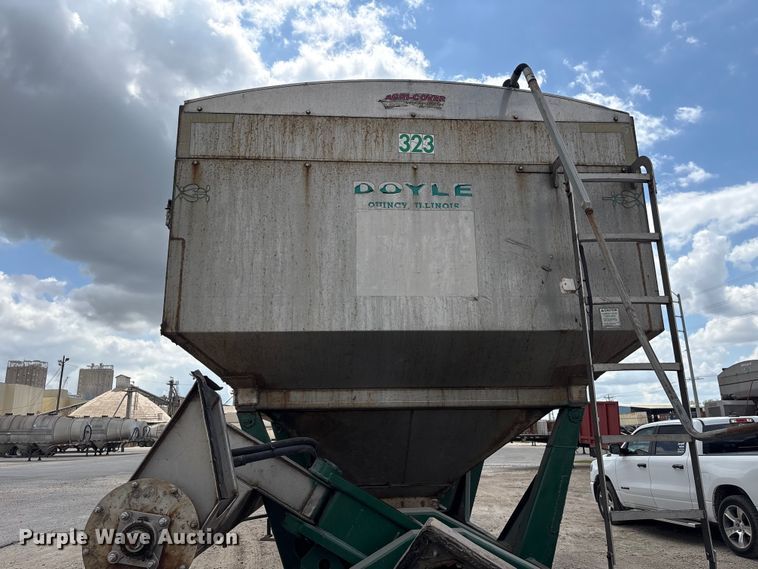 image for item EA7263 2013 Behnke Enterprises fertilizer delivery trailer