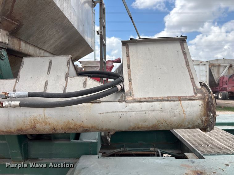 image for item EA7263 2013 Behnke Enterprises fertilizer delivery trailer