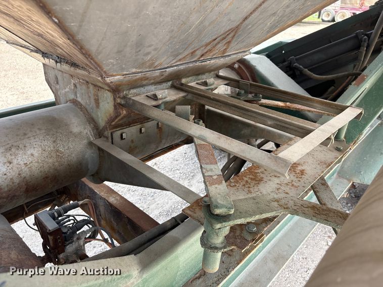 image for item EA7263 2013 Behnke Enterprises fertilizer delivery trailer