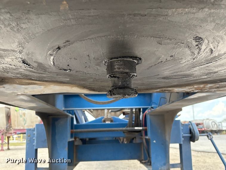 image for item EA7264 2013 Behnke Enterprises fertilizer delivery trailer