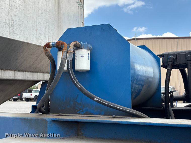 image for item EA7264 2013 Behnke Enterprises fertilizer delivery trailer