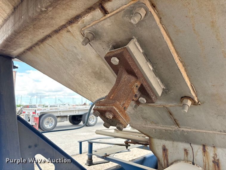 image for item EA7264 2013 Behnke Enterprises fertilizer delivery trailer