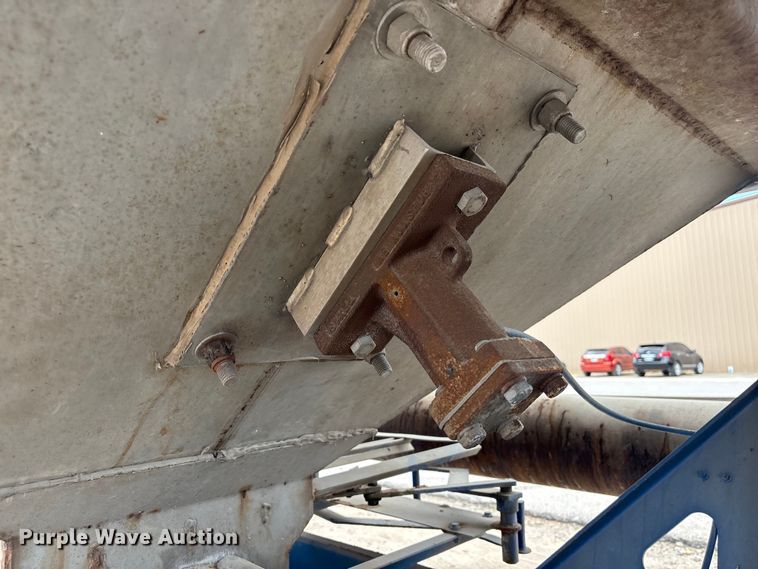 image for item EA7264 2013 Behnke Enterprises fertilizer delivery trailer