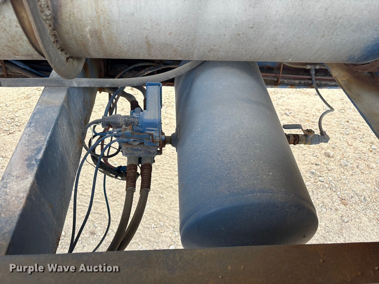 image for item EA7264 2013 Behnke Enterprises fertilizer delivery trailer