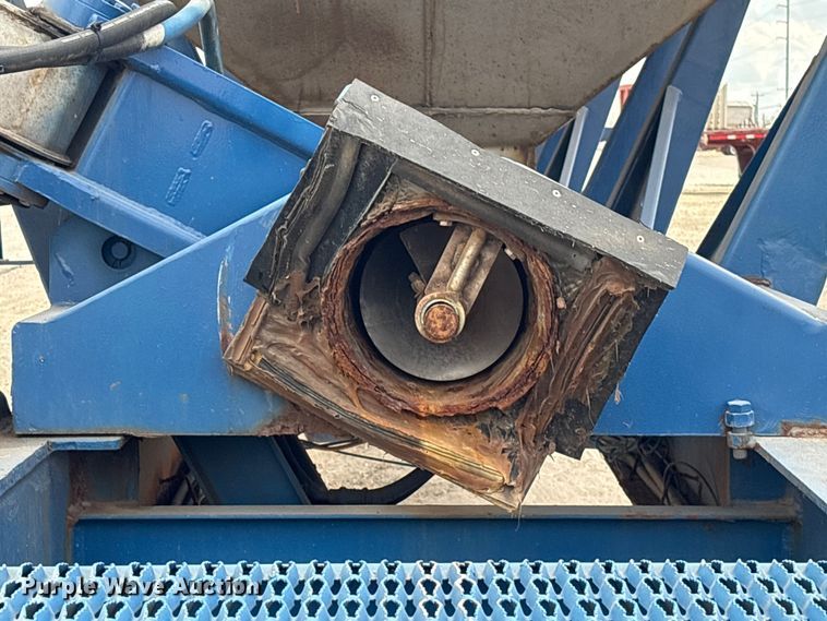 image for item EA7264 2013 Behnke Enterprises fertilizer delivery trailer