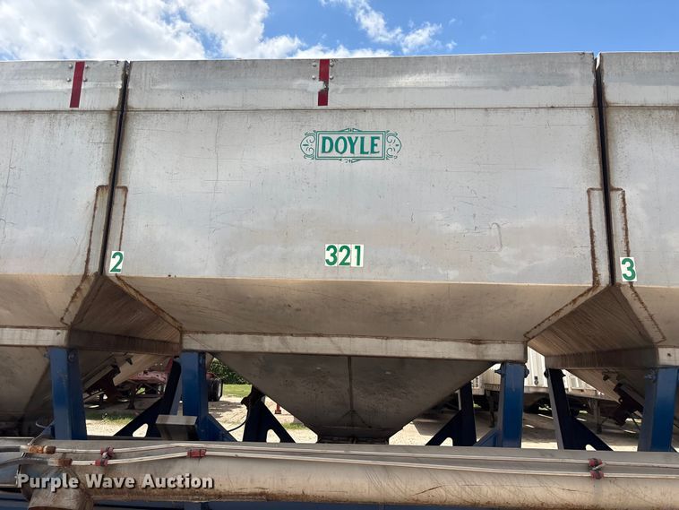 image for item EA7264 2013 Behnke Enterprises fertilizer delivery trailer