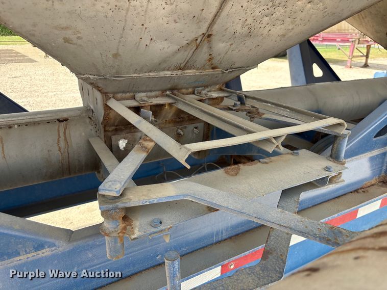 image for item EA7264 2013 Behnke Enterprises fertilizer delivery trailer