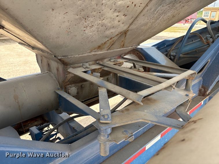 image for item EA7264 2013 Behnke Enterprises fertilizer delivery trailer