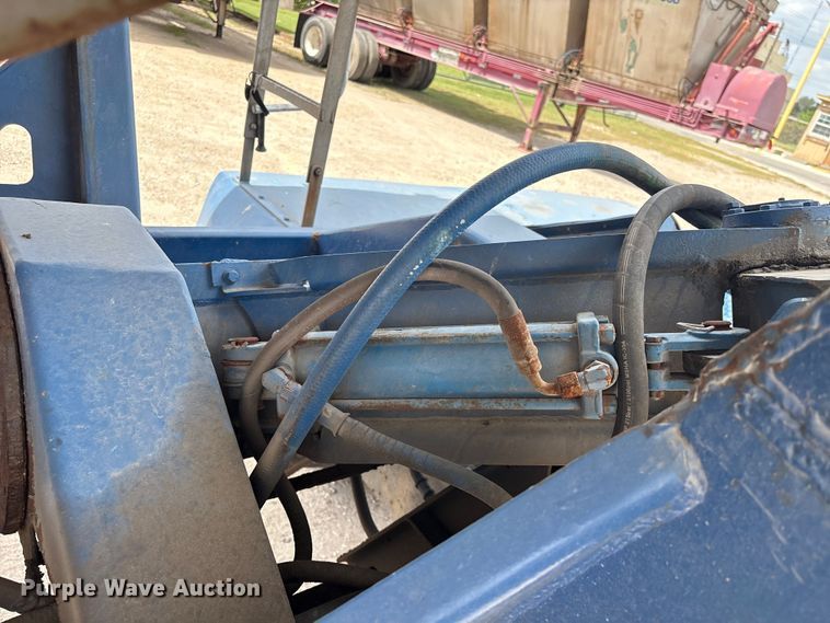 image for item EA7264 2013 Behnke Enterprises fertilizer delivery trailer