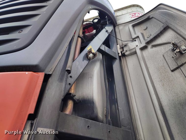 image for item ED0008 2016 Hyundai Translead VR2480202-PRS refrigerated van trailer