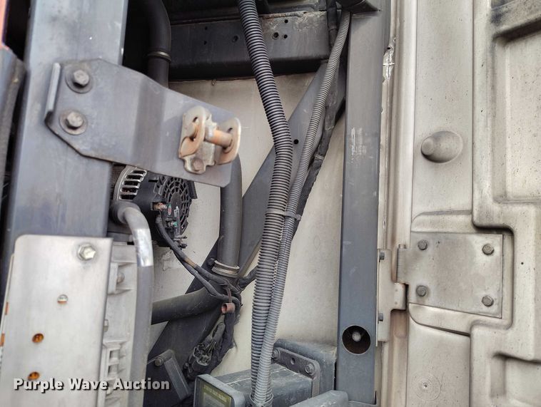 image for item ED0009 2016 Hyundai Translead VR2480202-PRS refrigerated van trailer