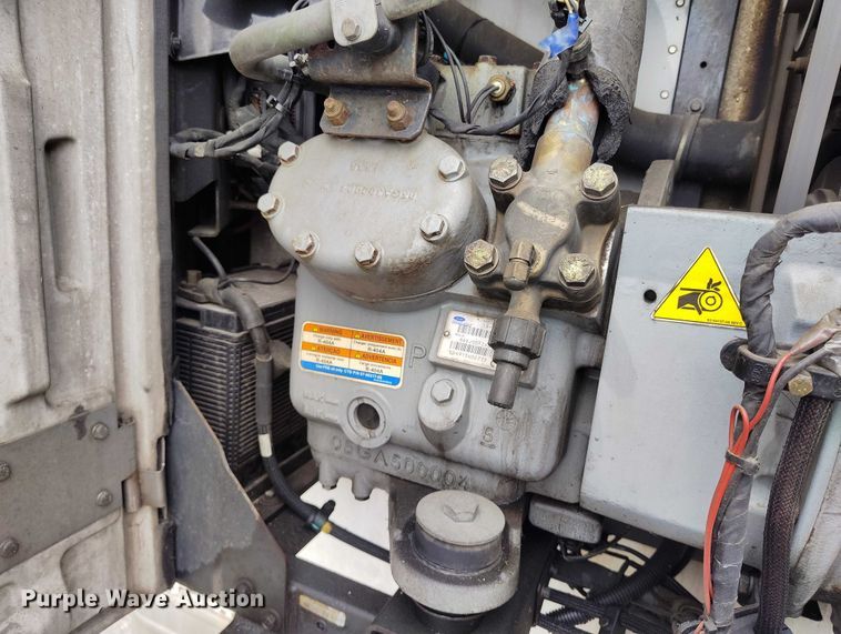 image for item ED0009 2016 Hyundai Translead VR2480202-PRS refrigerated van trailer