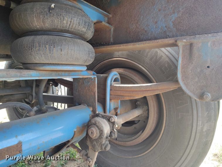 image for item ED0016 1994 Trailmoblie F71T-6UAD flatbed trailer