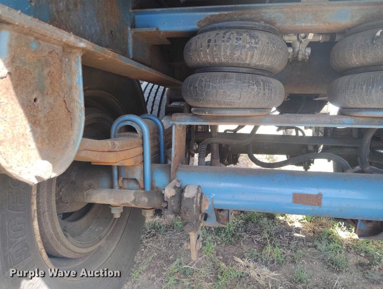 image for item ED0016 1994 Trailmoblie F71T-6UAD flatbed trailer