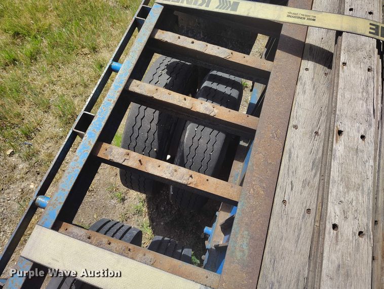 image for item ED0016 1994 Trailmoblie F71T-6UAD flatbed trailer