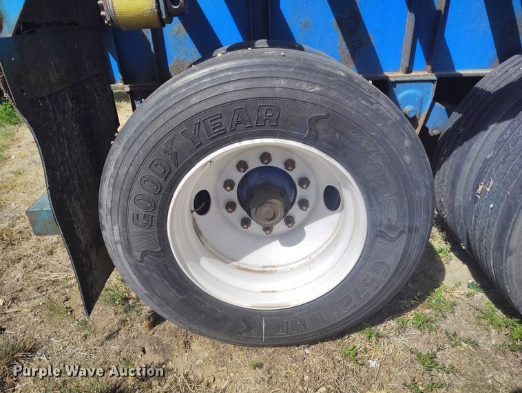 image for item ED0016 1994 Trailmoblie F71T-6UAD flatbed trailer