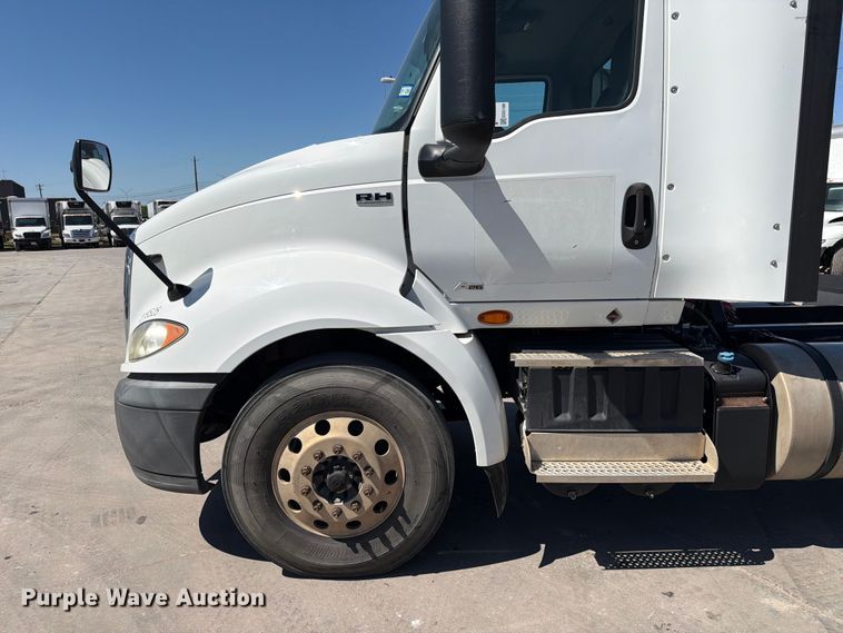 image for item ED5189 2019 International RH613 semi truck