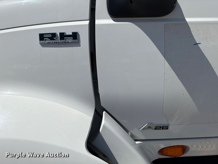 image for item ED5189 2019 International RH613 semi truck