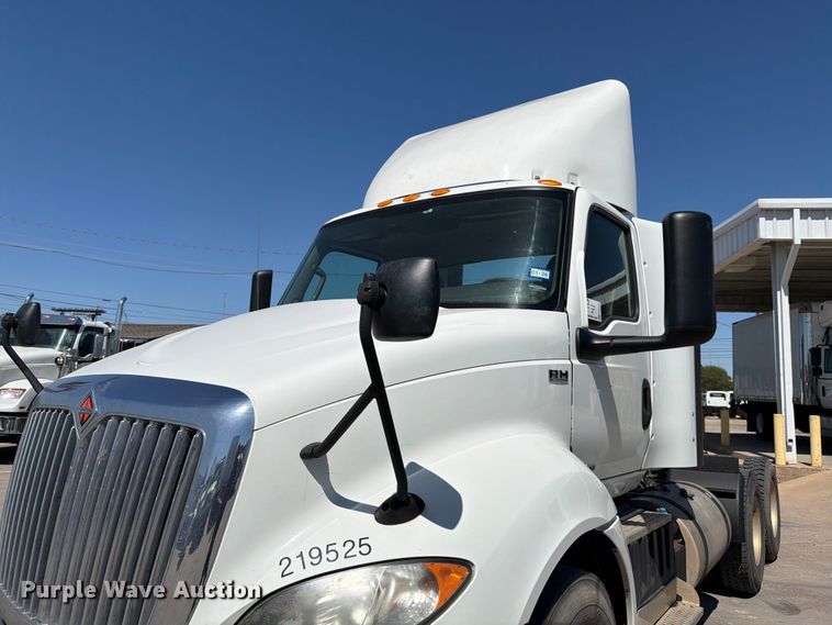 image for item ED5189 2019 International RH613 semi truck