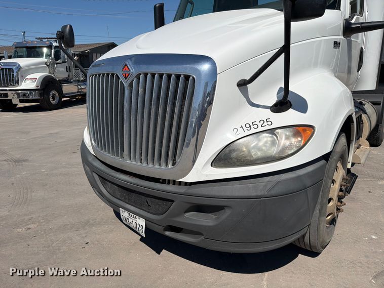 image for item ED5189 2019 International RH613 semi truck