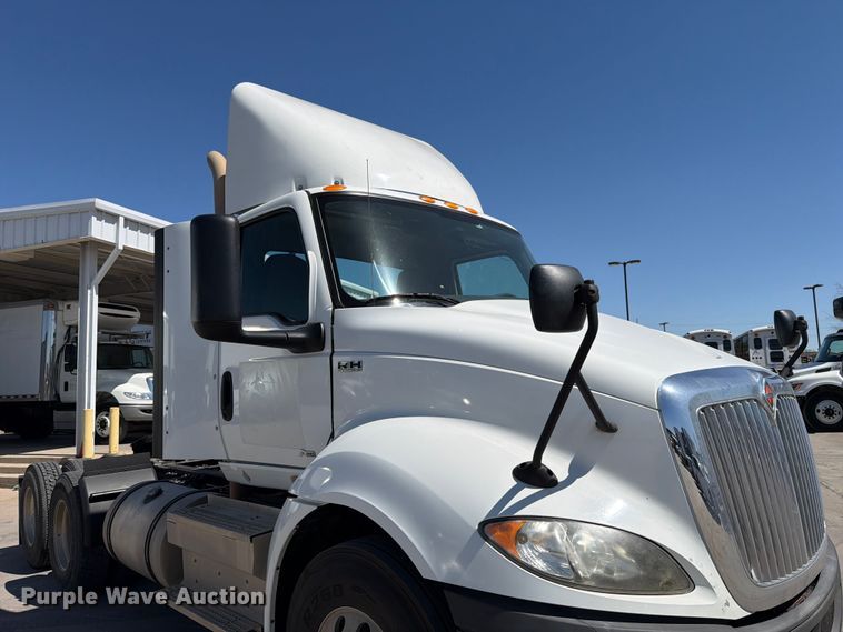 image for item ED5189 2019 International RH613 semi truck
