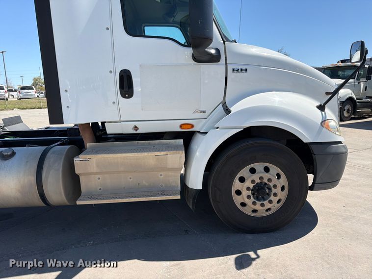 image for item ED5189 2019 International RH613 semi truck