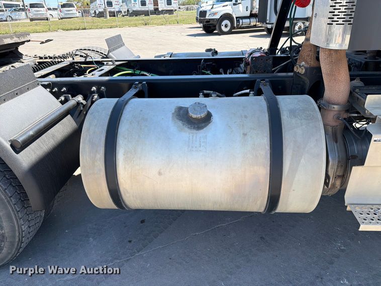 image for item ED5189 2019 International RH613 semi truck