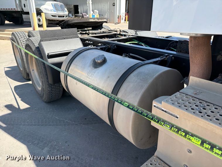 image for item ED5189 2019 International RH613 semi truck