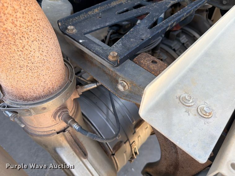 image for item ED5189 2019 International RH613 semi truck