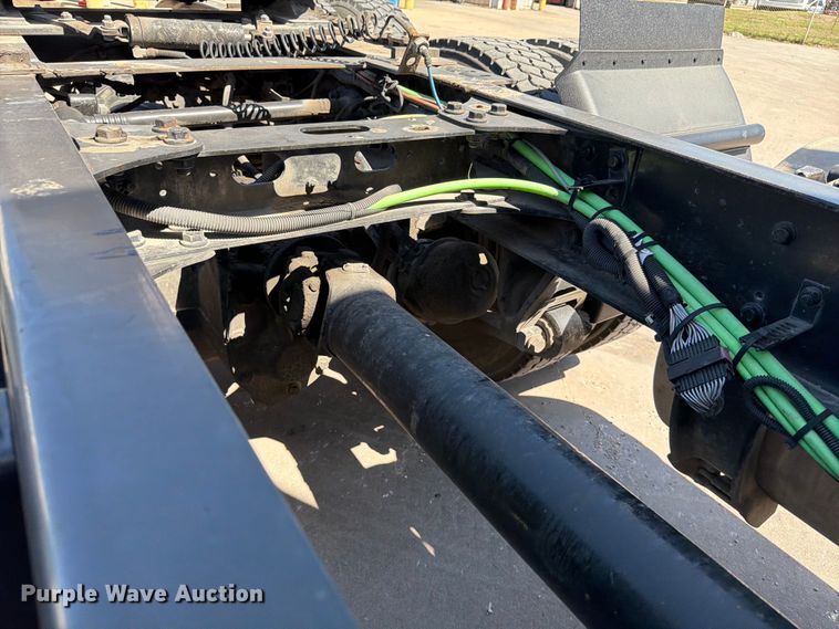 image for item ED5189 2019 International RH613 semi truck