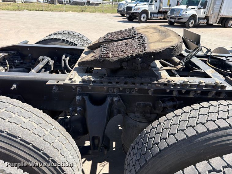 image for item ED5189 2019 International RH613 semi truck