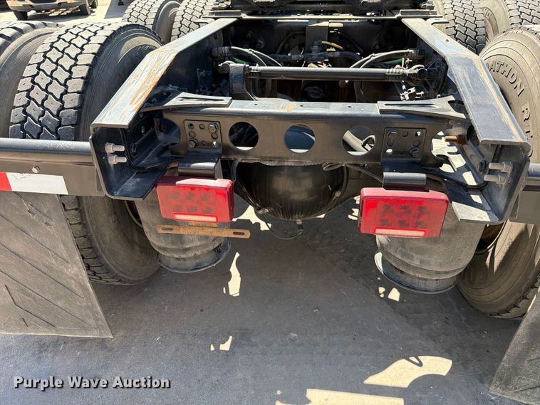 image for item ED5189 2019 International RH613 semi truck