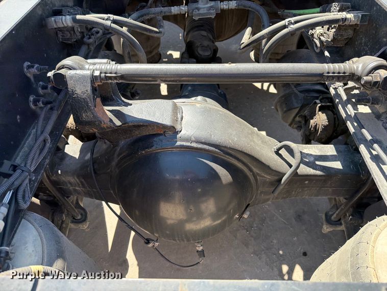 image for item ED5189 2019 International RH613 semi truck