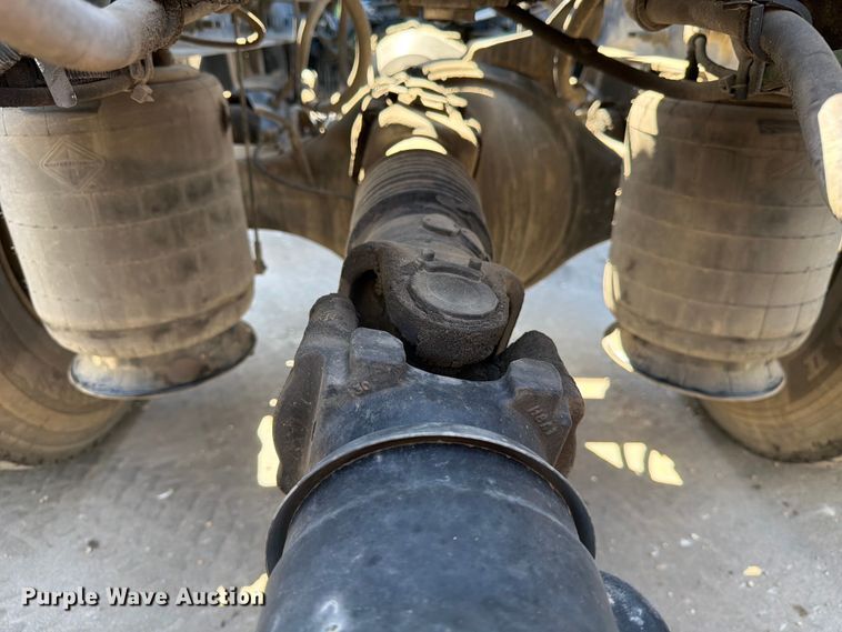 image for item ED5189 2019 International RH613 semi truck