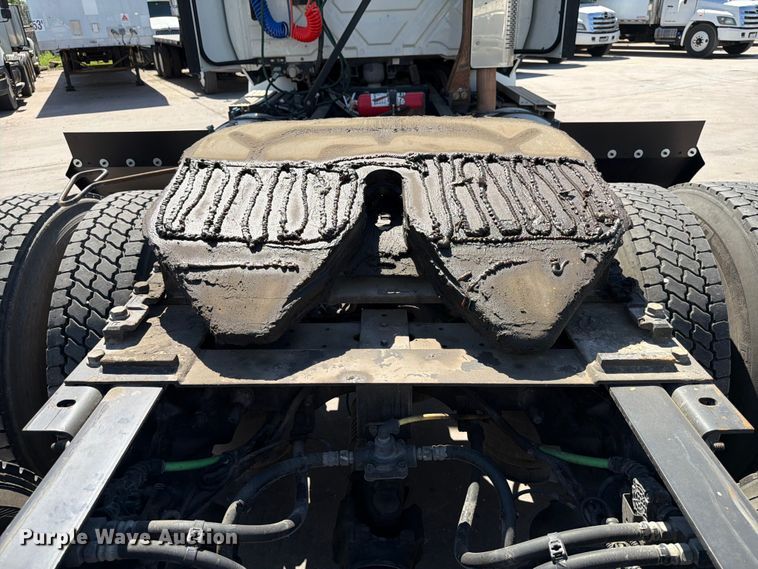 image for item ED5189 2019 International RH613 semi truck