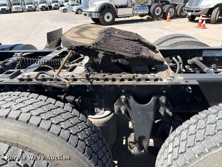 image for item ED5189 2019 International RH613 semi truck