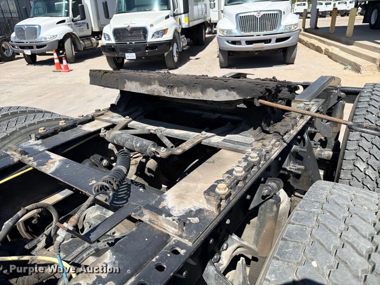 image for item ED5189 2019 International RH613 semi truck