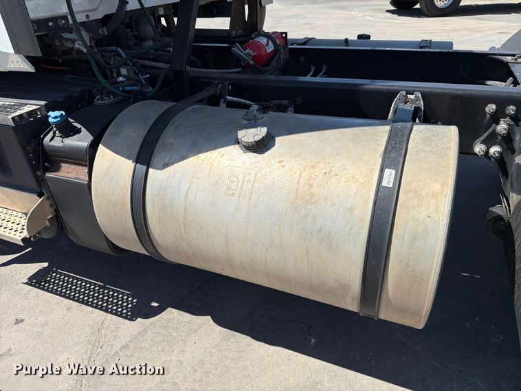 image for item ED5189 2019 International RH613 semi truck