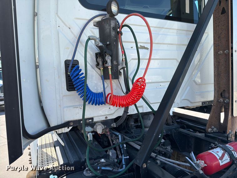 image for item ED5189 2019 International RH613 semi truck