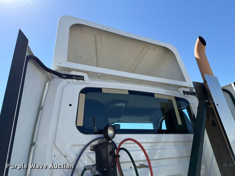 image for item ED5189 2019 International RH613 semi truck