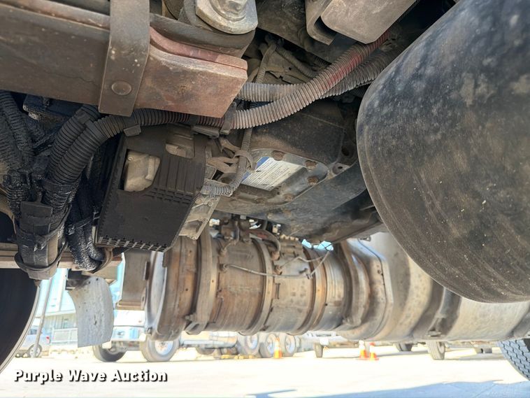 image for item ED5189 2019 International RH613 semi truck