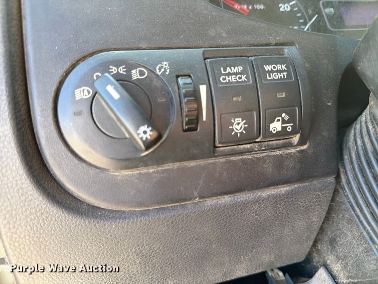 image for item ED5189 2019 International RH613 semi truck