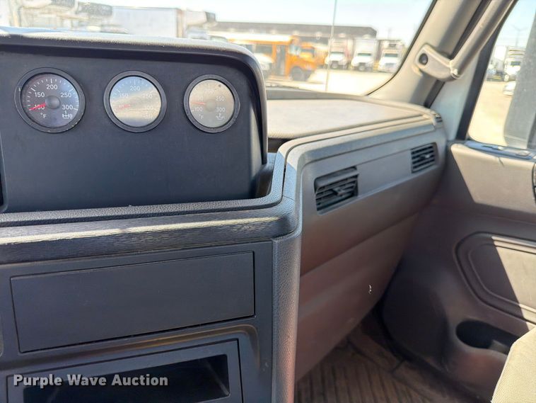 image for item ED5189 2019 International RH613 semi truck