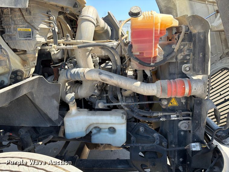 image for item ED5189 2019 International RH613 semi truck