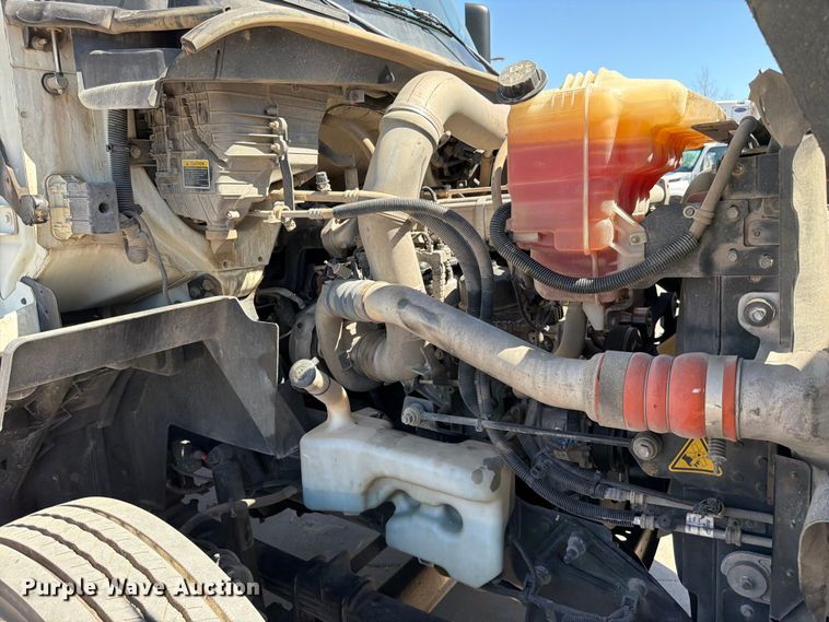 image for item ED5189 2019 International RH613 semi truck