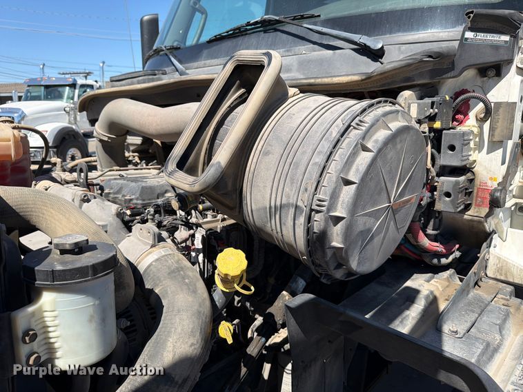 image for item ED5189 2019 International RH613 semi truck