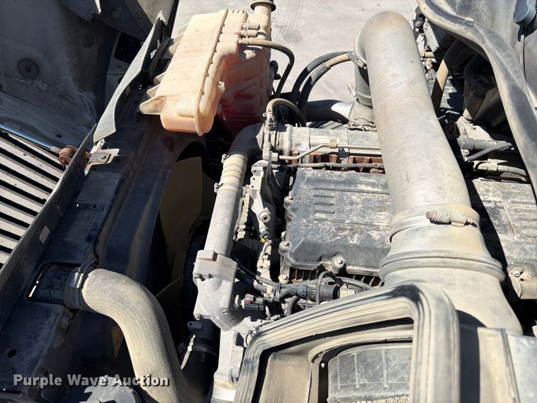 image for item ED5189 2019 International RH613 semi truck