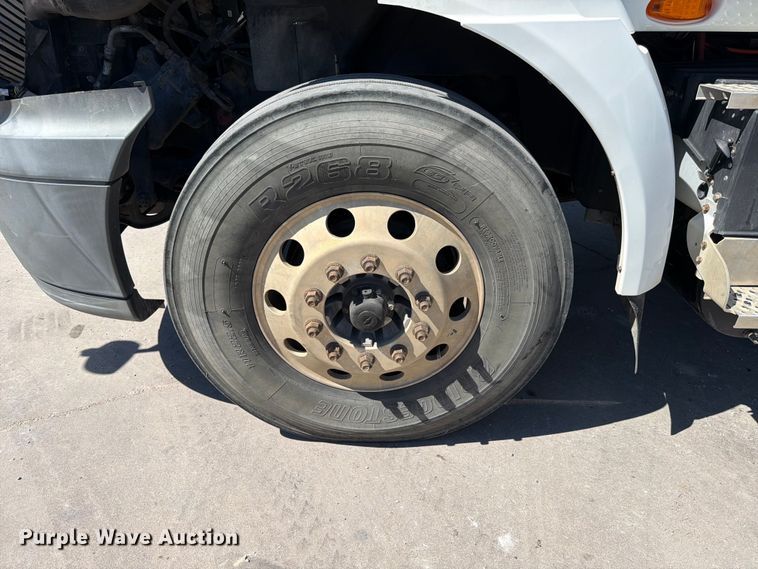 image for item ED5189 2019 International RH613 semi truck