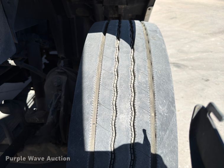 image for item ED5189 2019 International RH613 semi truck