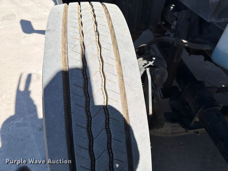 image for item ED5189 2019 International RH613 semi truck